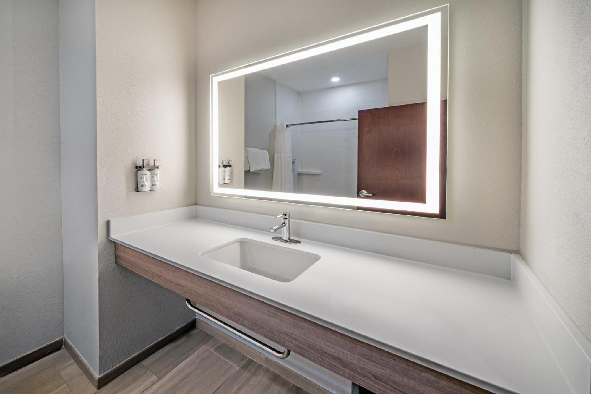 Holiday Inn Express Hotel & Suites Henderson - Traffic Star By Ihg Eksteriør bilde