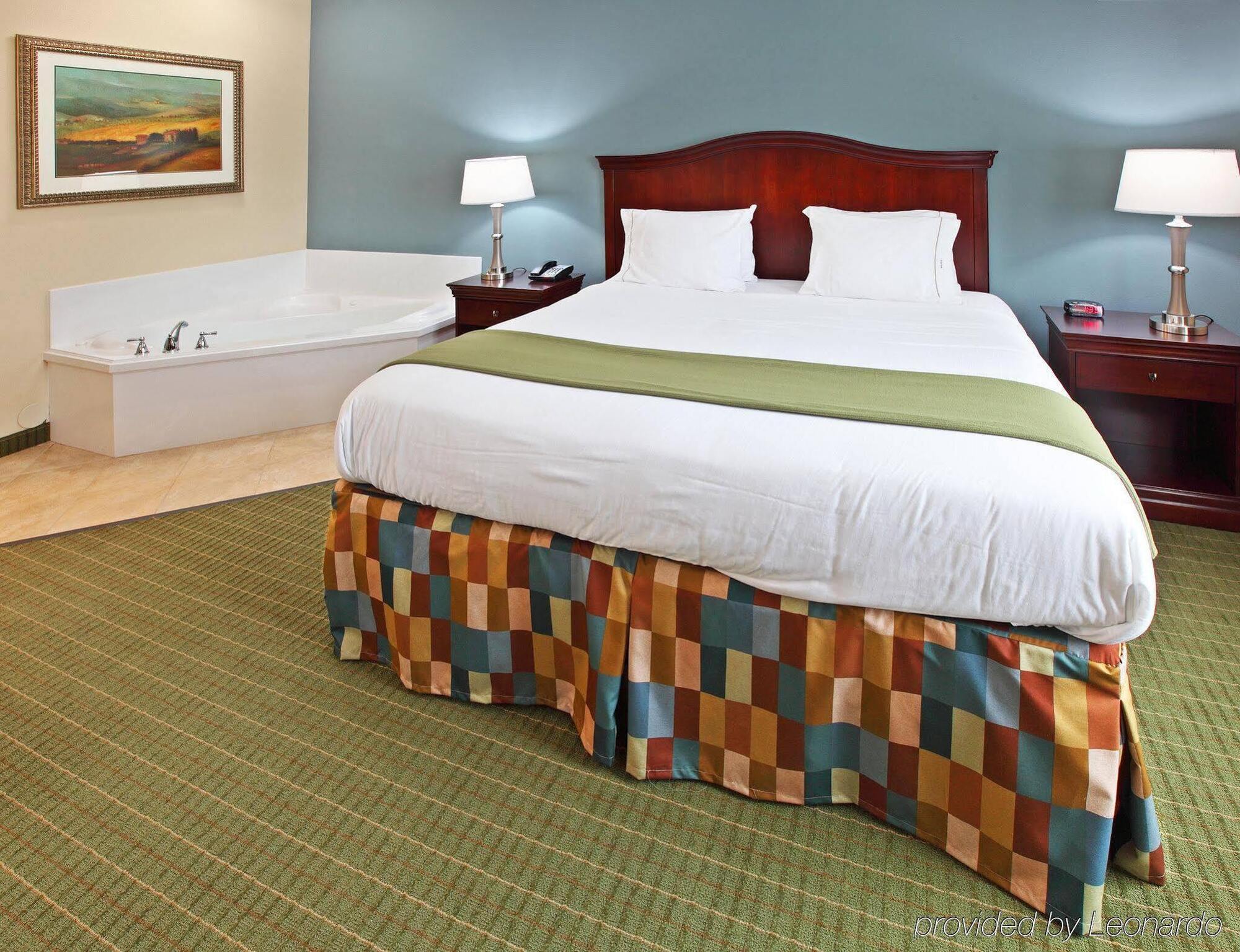 Holiday Inn Express Hotel & Suites Henderson - Traffic Star By Ihg Eksteriør bilde